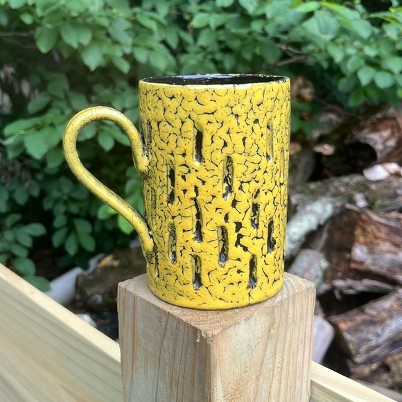 Rare 1960s Bitossi Black and Yellow Textured Crackle Like Glaze *Decorative* Mug - Picture 3 of 9
